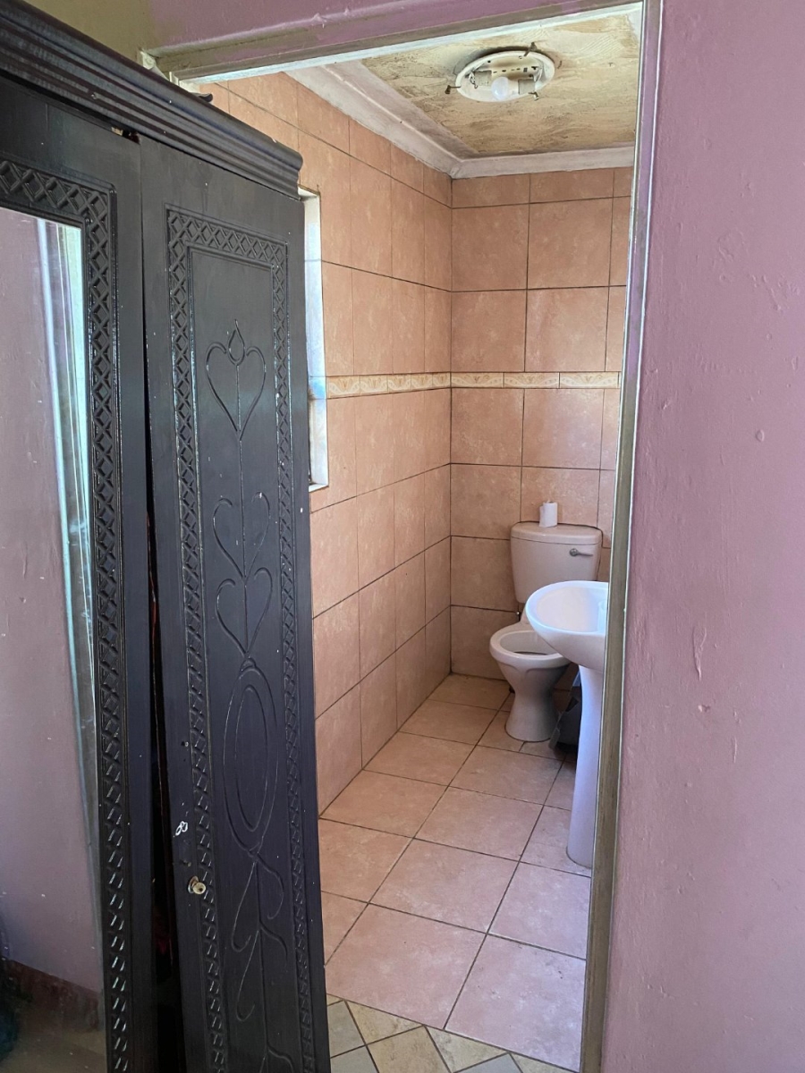 4 Bedroom Property for Sale in Umrhabulo Triangle Western Cape